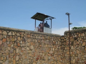 Le Directeur de la prison de Mpimba complote pour nier l’existence des prisonniers détenus en violation de la loi