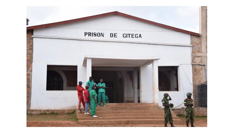 Meurtre dans la prison de Gitega : les autorités pénitentiaires accusés de protéger les présumés coupables