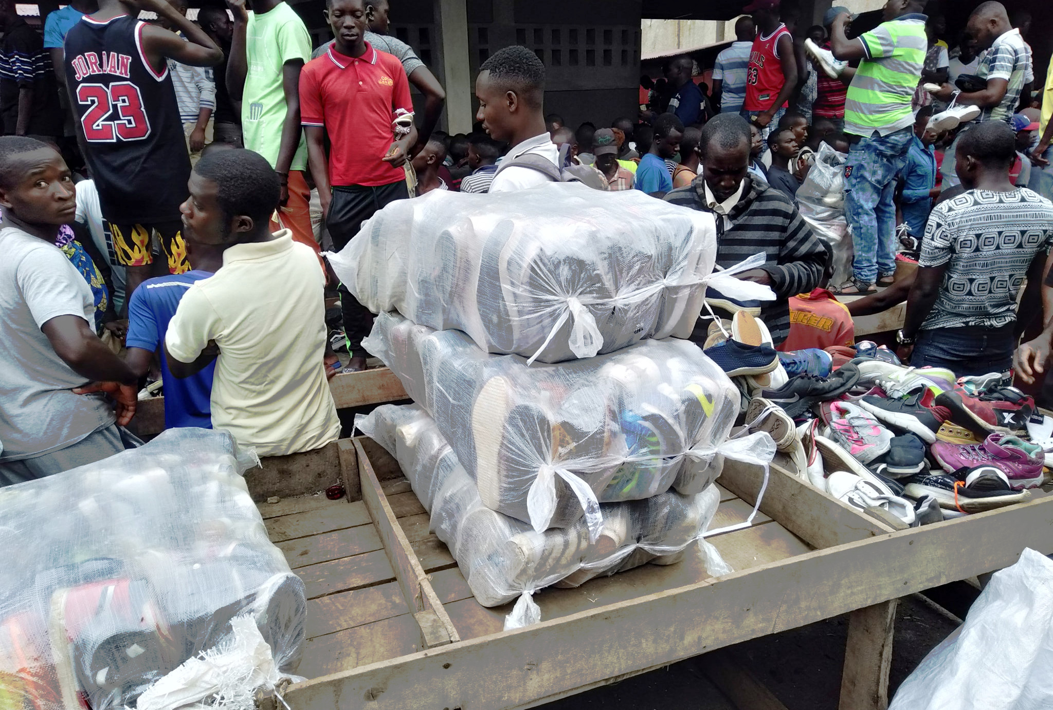 Les commerçants du marché de Jabe en passe d’être chassé de leurs stands.