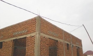 Les habitants de Maramvya inquiétés par la mauvaise installation des pylônes électriques