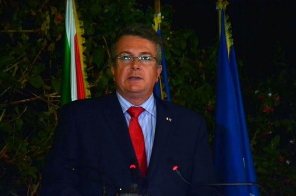 Laurent Delahousse, Ambassadeur de la France au Burundi