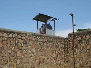 Des prisonniers détenus en violation de la loi