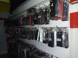 La vente des téléphones portables, commerce pratiqué par des réfugiés burundais