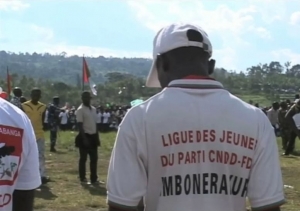 Les Imbonerakure de Gikoto se regardent en chien de faïence