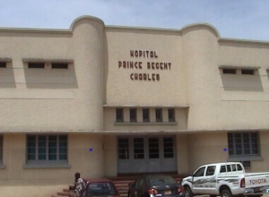 Les malades de l’hôpital Prince Régent Charles menacés par l’insalubrité des environs